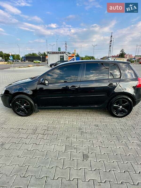 Хетчбек Volkswagen Golf 2006 в Мукачевому