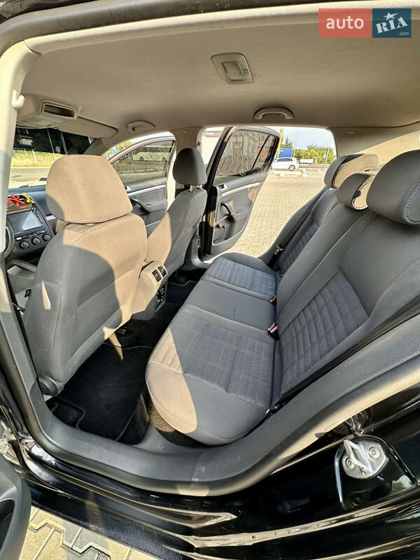 Хетчбек Volkswagen Golf 2006 в Мукачевому