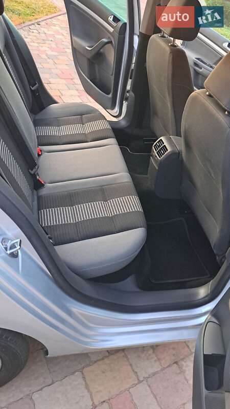 Хэтчбек Volkswagen Golf 2008 в Мукачево