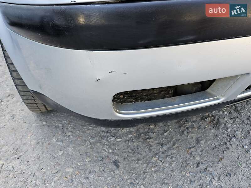 Хэтчбек Volkswagen Golf 2001 в Миргороде