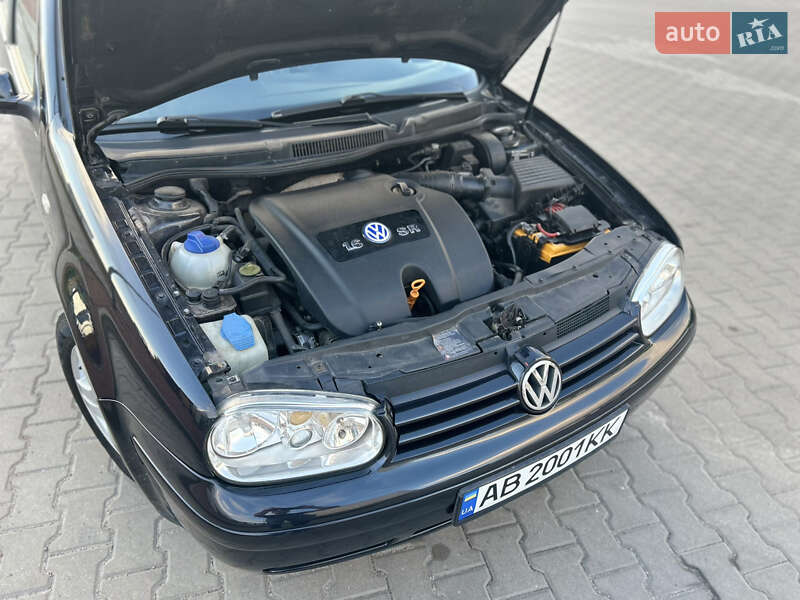 Хэтчбек Volkswagen Golf 2002 в Киеве