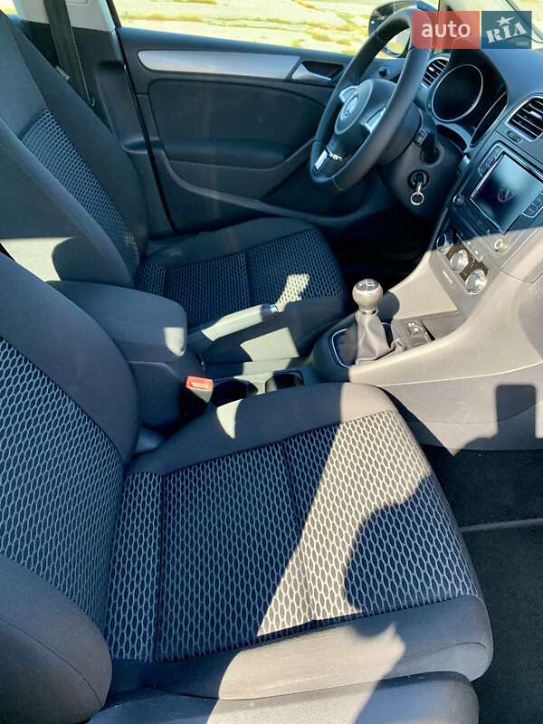 Хэтчбек Volkswagen Golf 2009 в Виннице