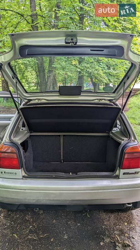 Хэтчбек Volkswagen Golf 1997 в Рогатине