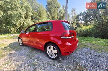 Хетчбек Volkswagen Golf 2011 в 