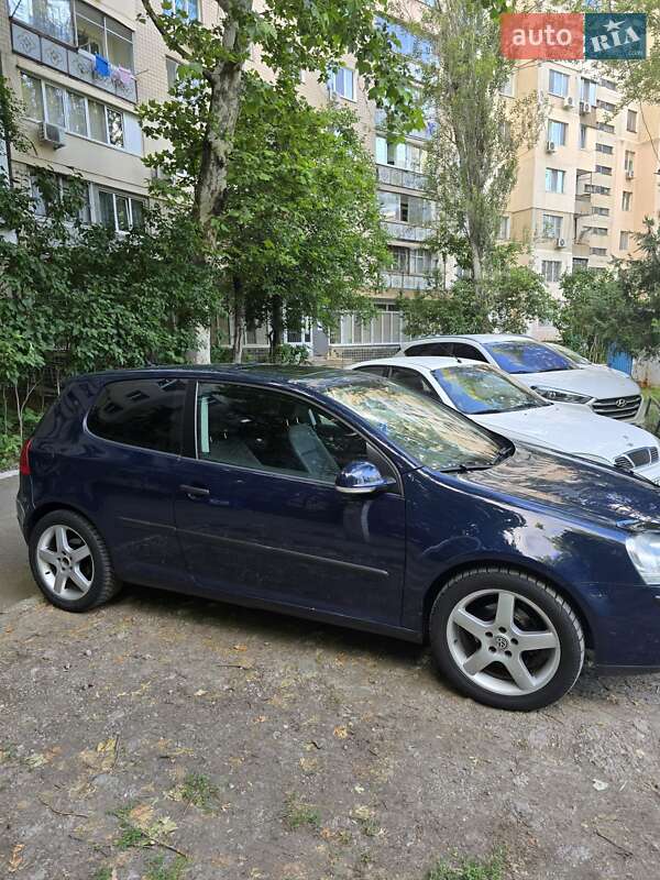 Хэтчбек Volkswagen Golf 2005 в Одессе