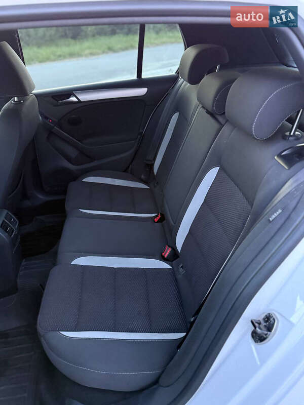 Хэтчбек Volkswagen Golf 2010 в Староконстантинове