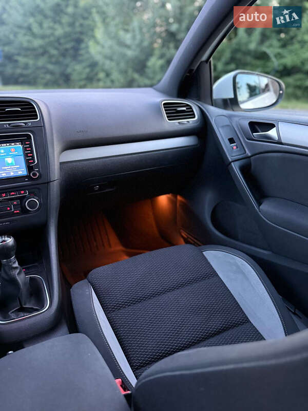 Хэтчбек Volkswagen Golf 2010 в Староконстантинове