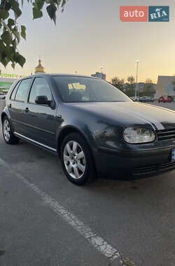 Хэтчбек Volkswagen Golf 2001 в Запорожье