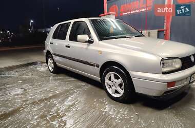 Хетчбек Volkswagen Golf 1996 в Вороновиці