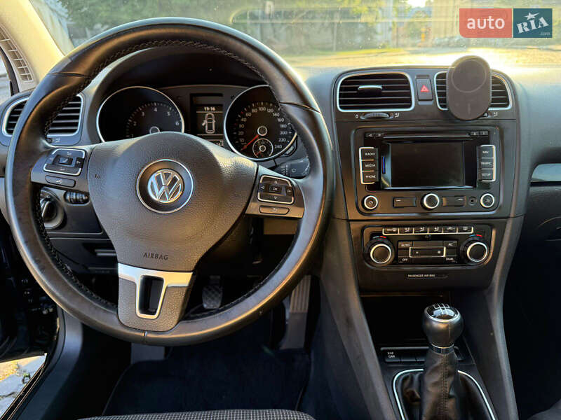 Хэтчбек Volkswagen Golf 2009 в Луцке