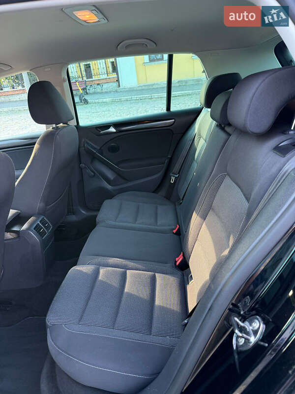 Хэтчбек Volkswagen Golf 2009 в Луцке