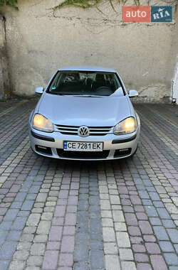 Хетчбек Volkswagen Golf 2004 в Чернівцях