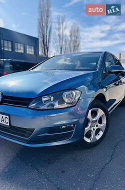 Хэтчбек Volkswagen Golf 2012 в 