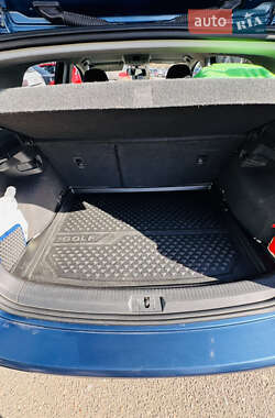 Хэтчбек Volkswagen Golf 2012 в 