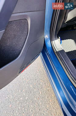 Хэтчбек Volkswagen Golf 2012 в 