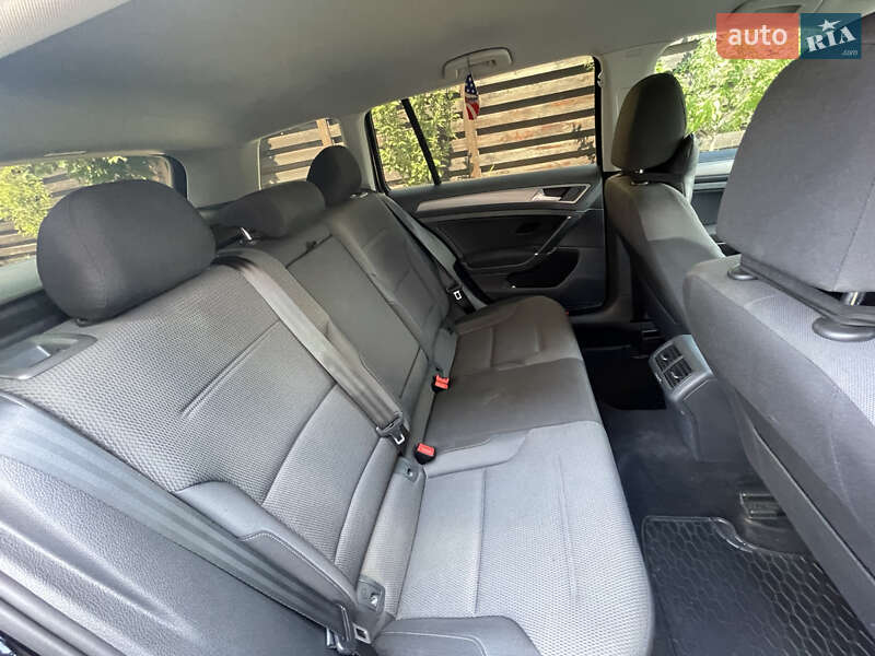 Универсал Volkswagen Golf 2015 в Киеве