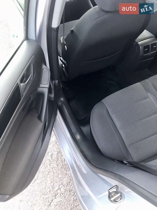 Хетчбек Volkswagen Golf 2009 в Валках