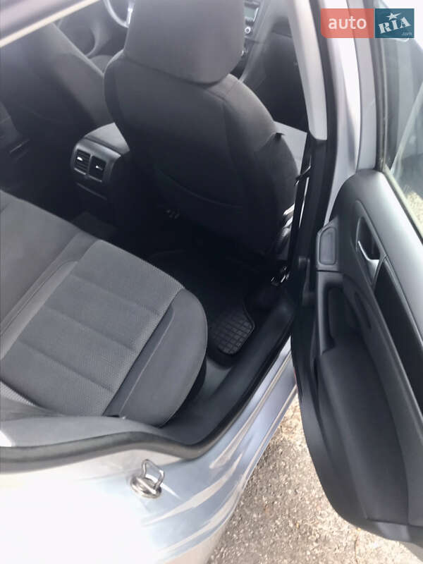 Хетчбек Volkswagen Golf 2009 в Валках