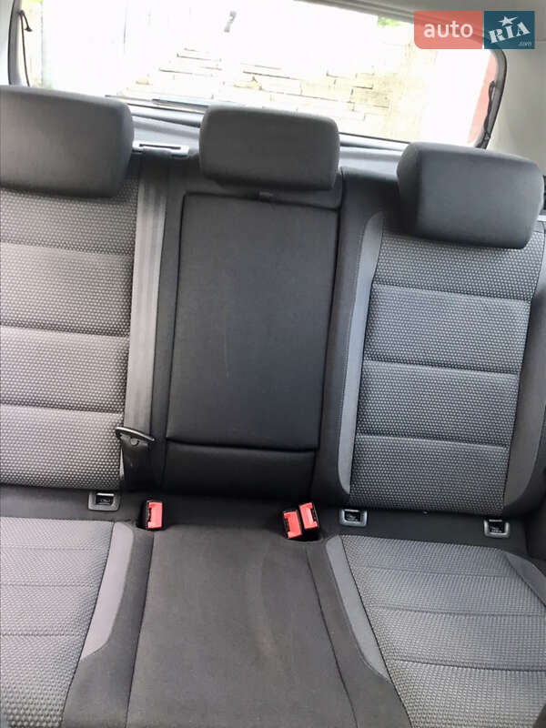 Хетчбек Volkswagen Golf 2009 в Валках