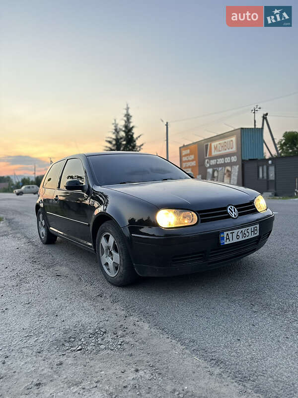 Хетчбек Volkswagen Golf 2000 в Косові