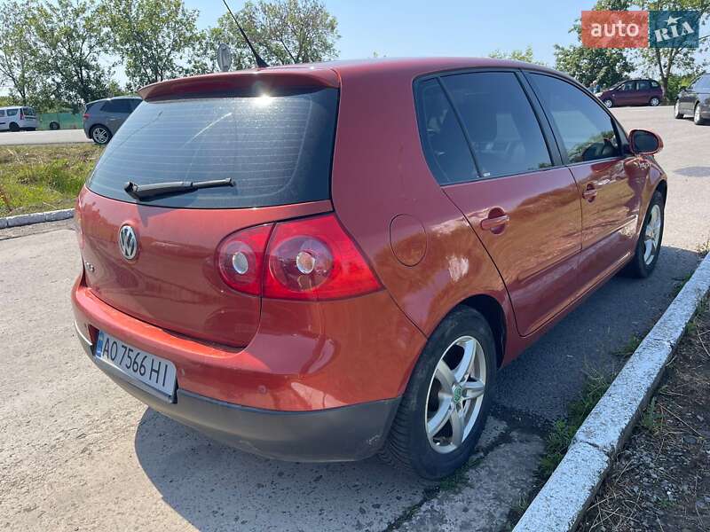 Хэтчбек Volkswagen Golf 2006 в Ужгороде