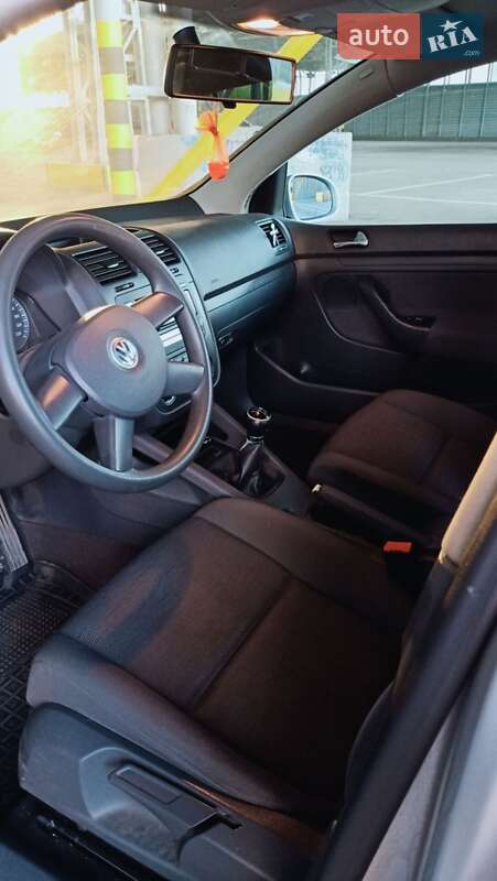 Хетчбек Volkswagen Golf 2005 в Харкові