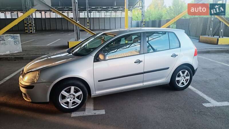 Хетчбек Volkswagen Golf 2005 в Харкові