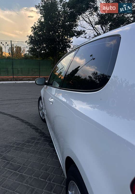 Хэтчбек Volkswagen Golf 2009 в Одессе