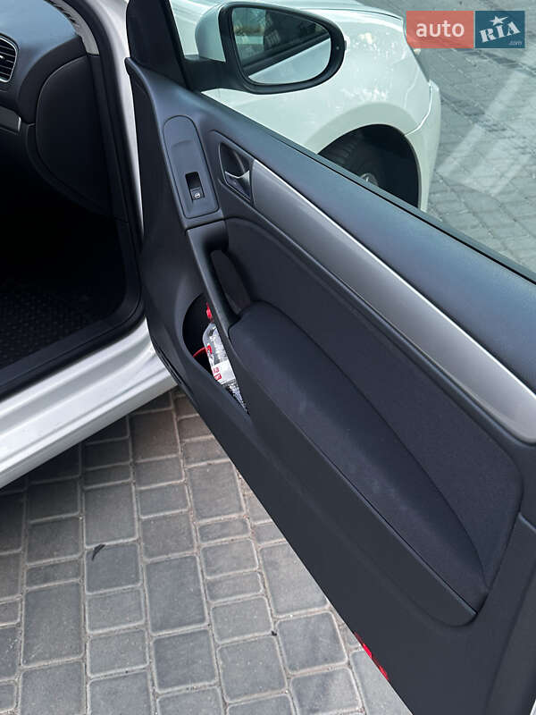 Хэтчбек Volkswagen Golf 2009 в Одессе