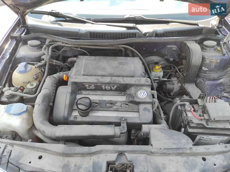 Хэтчбек Volkswagen Golf 2002 в Каменском