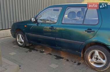 Хэтчбек Volkswagen Golf 1996 в Ужгороде