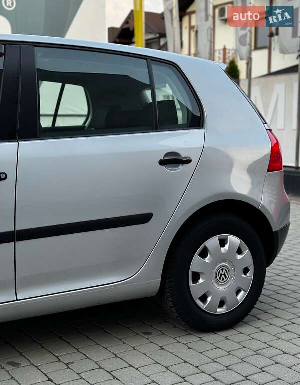 Хетчбек Volkswagen Golf 2005 в Тернополі