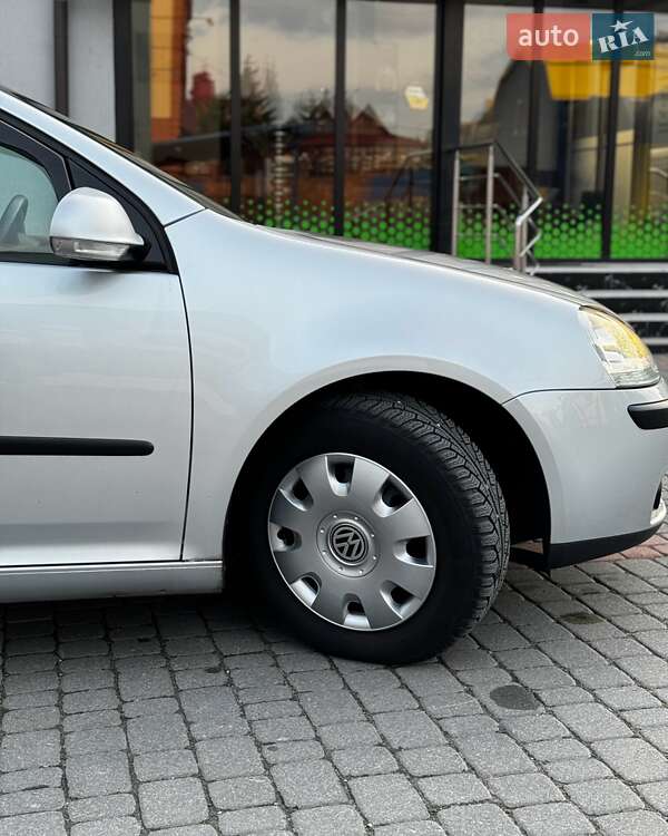 Хетчбек Volkswagen Golf 2005 в Тернополі