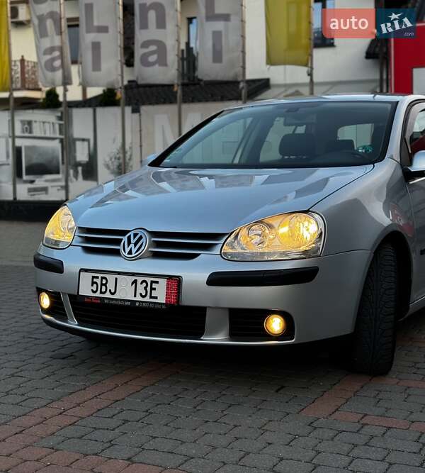 Хетчбек Volkswagen Golf 2005 в Тернополі
