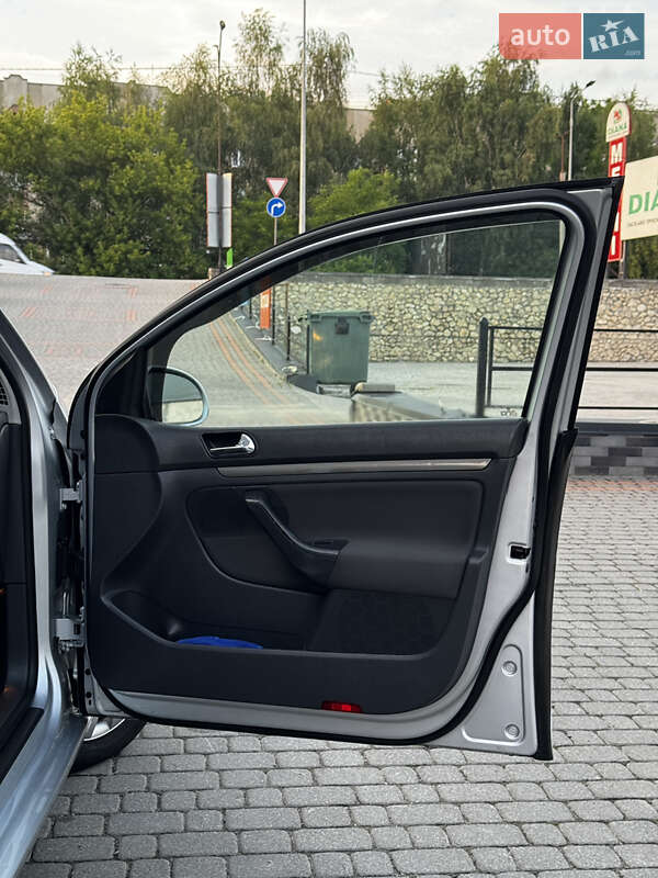 Хетчбек Volkswagen Golf 2005 в Тернополі