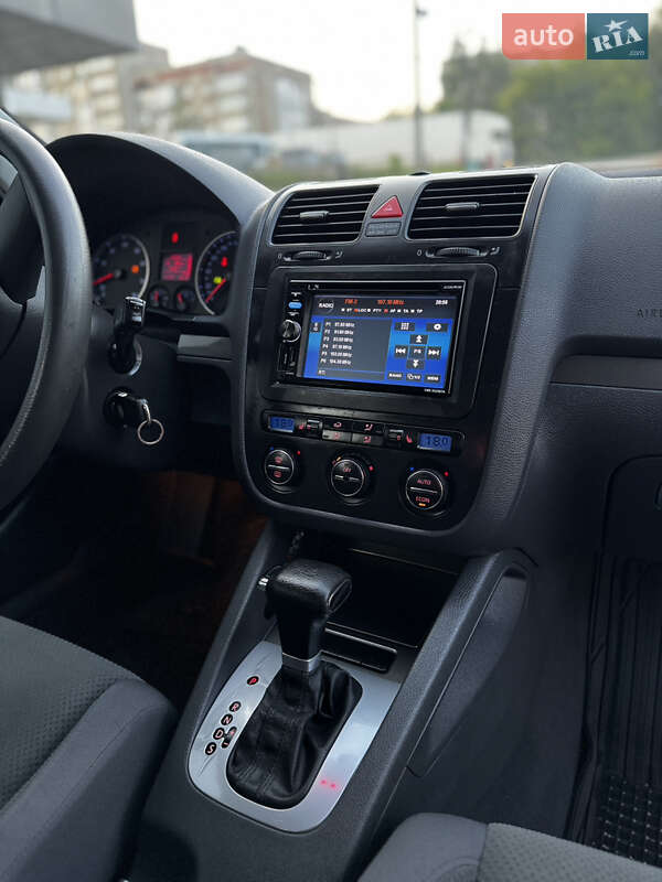 Хетчбек Volkswagen Golf 2005 в Тернополі