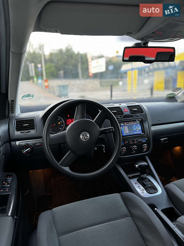 Хетчбек Volkswagen Golf 2005 в Тернополі