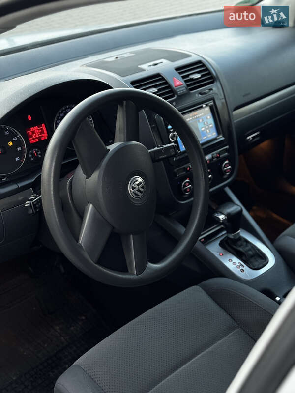 Хетчбек Volkswagen Golf 2005 в Тернополі