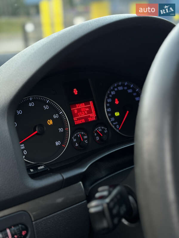 Хетчбек Volkswagen Golf 2005 в Тернополі