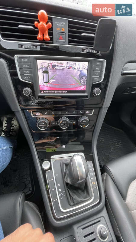 Універсал Volkswagen Golf 2015 в Тернополі