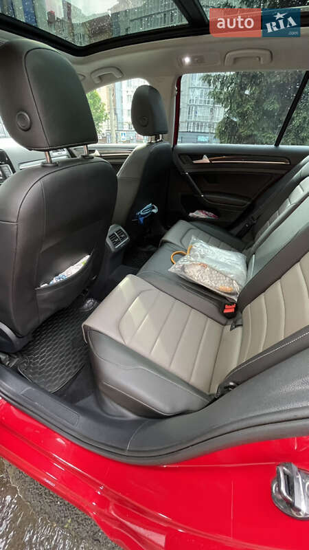 Універсал Volkswagen Golf 2015 в Тернополі