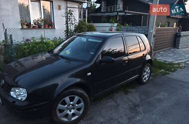 Хэтчбек Volkswagen Golf 2003 в Ровно