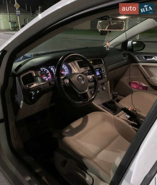 Универсал Volkswagen Golf 2015 в Чернигове