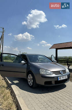 Хэтчбек Volkswagen Golf 2005 в Ямполе