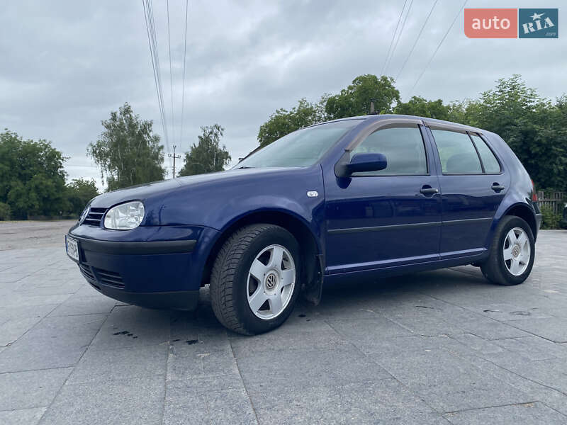 Хетчбек Volkswagen Golf 2001 в Немирові