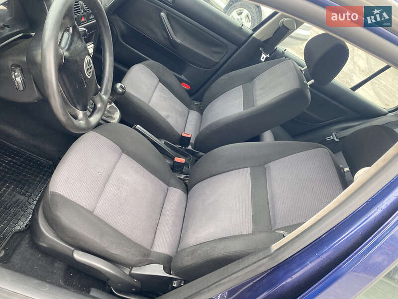 Хетчбек Volkswagen Golf 2001 в Немирові