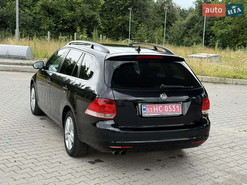 Универсал Volkswagen Golf 2010 в Красилове