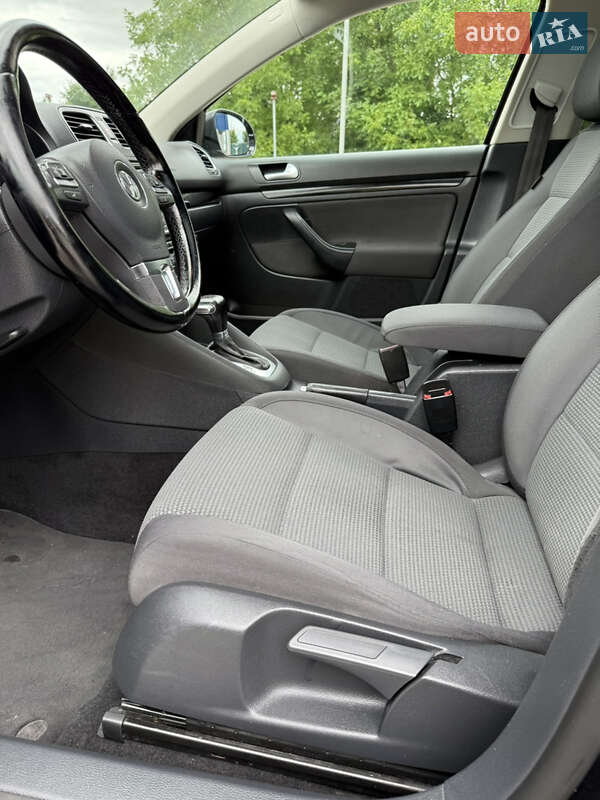 Универсал Volkswagen Golf 2010 в Красилове