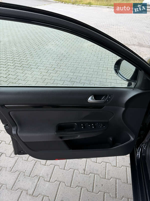 Универсал Volkswagen Golf 2010 в Красилове