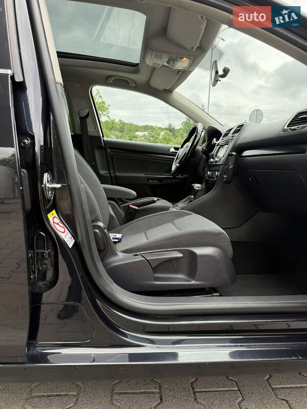 Универсал Volkswagen Golf 2010 в Красилове